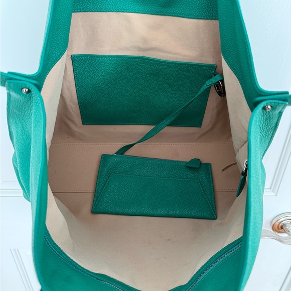 Akris A1 medium tote in green - Picture 4 of 10